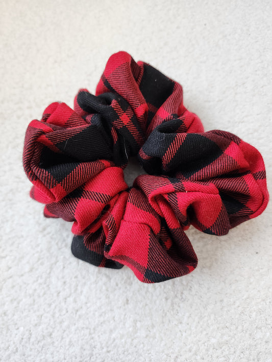 BUFFALO PLAID SCRUNCHIE