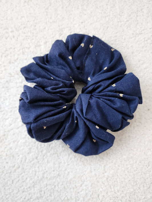 NAVY HEARTS SCRUNCHIE